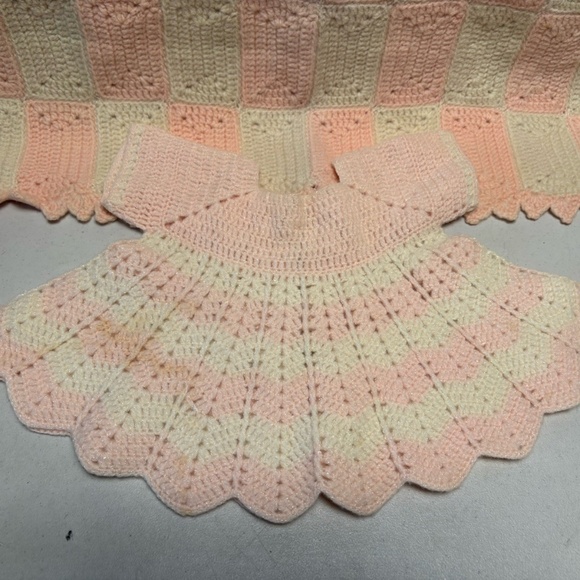 Vintage Handmade Crocheted Salmon Pink Cream Baby Blanket & Baby/Doll Dress - Picture 4 of 12